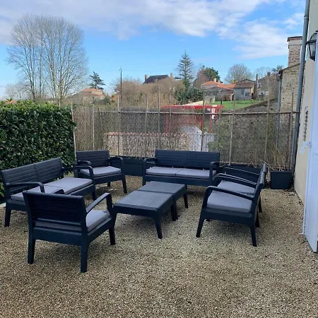 Domaine De La Denerie With Pool 度假居