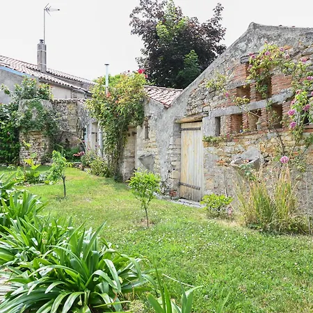 Domaine De La Denerie With Pool La Jaudonniere