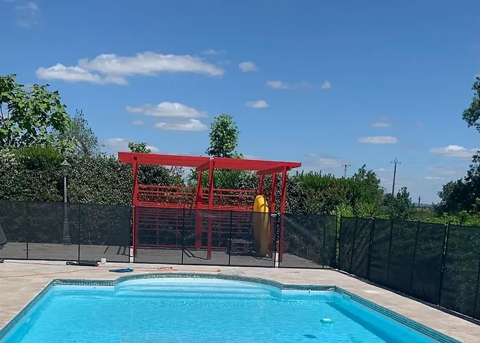 Domaine De La Denerie With Pool Дом отдыха *